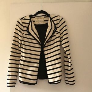 Tre chic! Parisian inspired blazer